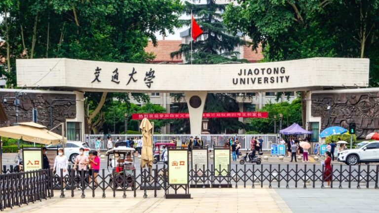 Universidad Xi’an Jiaotong: la principal universidad china elimina los exámenes de inglés en una medida aplaudida por los nacionalistas