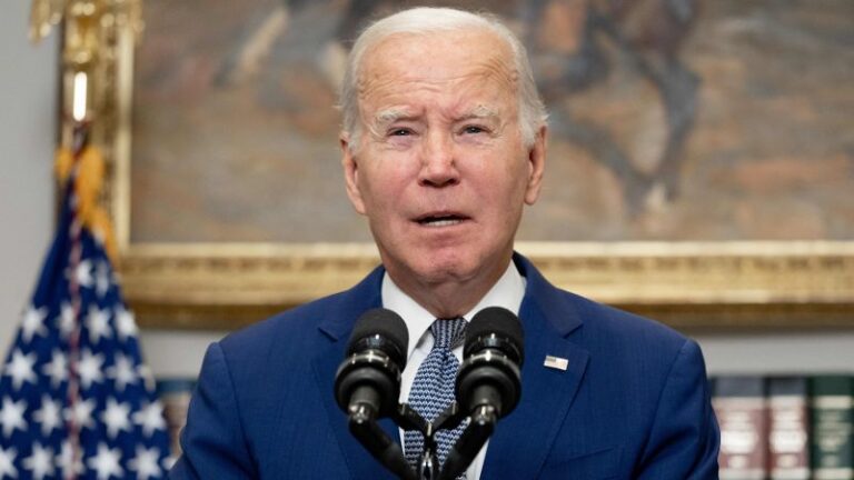 Biden insta a los republicanos a cumplir su palabra sobre la financiación gubernamental y la ayuda a Ucrania