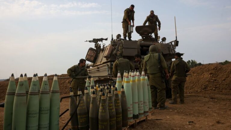Destruir a Hamás es una prioridad para Israel, dice el embajador, después de que un grupo militante amenazara a los rehenes