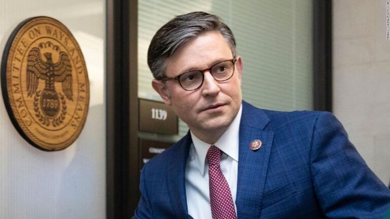 El representante Mike Johnson, elegido nuevo presidente de la Cámara de Representantes