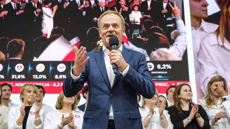 Elecciones en Polonia: la oposición proeuropea de Donald Tusk parece dispuesta a derrocar a los populistas, pero se avecinan días tensos