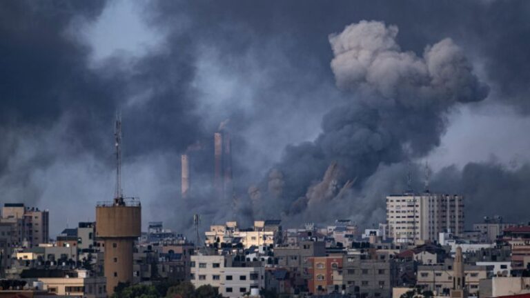 Guerra de Israel en Gaza: Creciente crisis humanitaria en Gaza, Israel forma un gabinete de guerra y prepara hospitales mientras las tropas se concentran