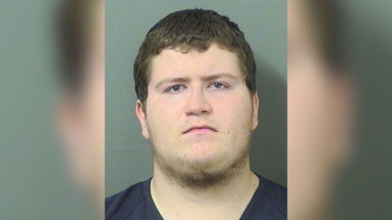 Hombre de Florida arrestado después de que la policía dijera haber encontrado amenazas escritas de tiroteos