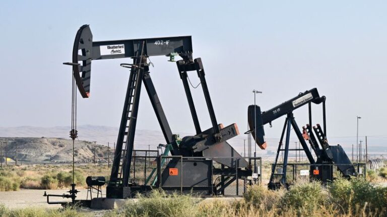 Los precios del petróleo y el gas natural vuelven a subir a medida que se multiplican los riesgos