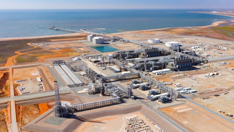 Los trabajadores de Chevron en instalaciones clave de GNL en Australia votan para reiniciar las huelgas