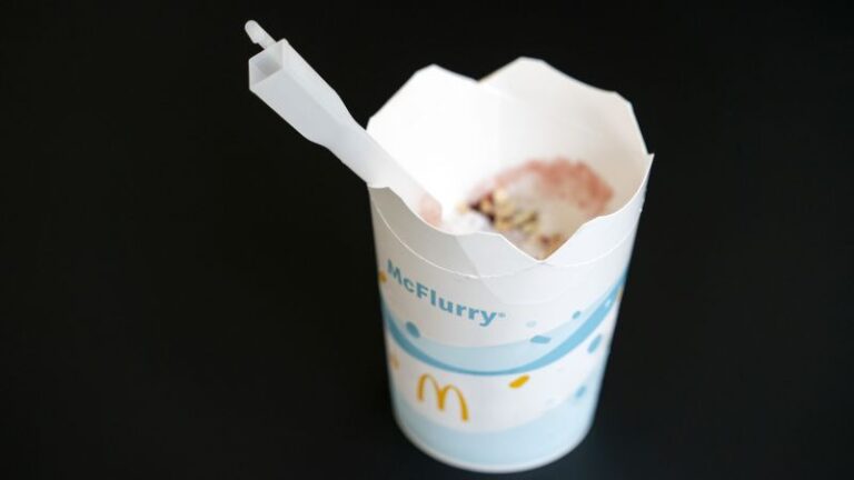 McDonald’s se deshace de las cucharas McFlurry