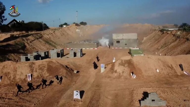 Militantes de Hamas entrenados para su ataque mortal a plena vista y a menos de una milla de la frontera fuertemente fortificada de Israel.