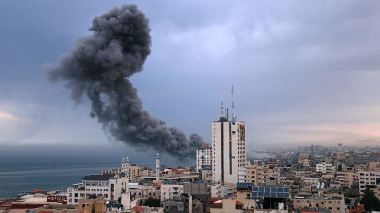 Nuevos ataques con cohetes y batallas terrestres a medida que se intensifica el conflicto entre Israel y Hamás