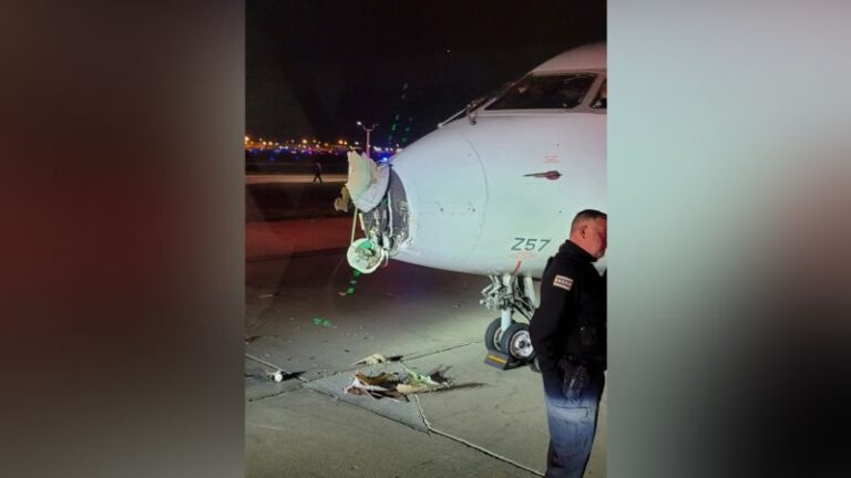 Un avión en rodaje y un autobús chocan en el aeropuerto O’Hare de Chicago, hiriendo al menos a 2, dicen las autoridades
