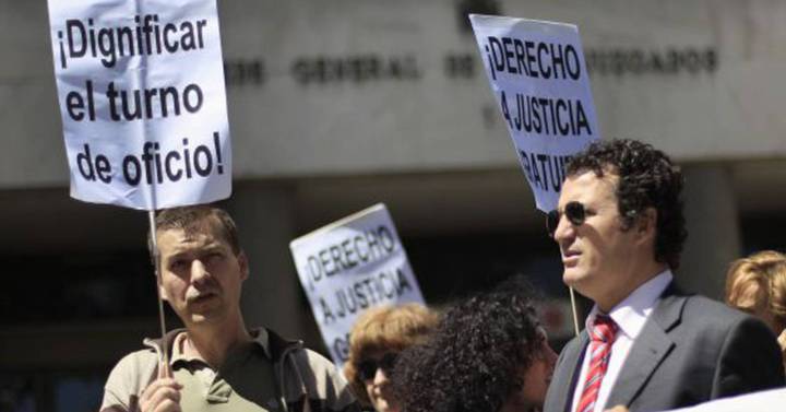Andalucía anuncia una subida de los baremos del turno de oficio de hasta un 20% |  Legal