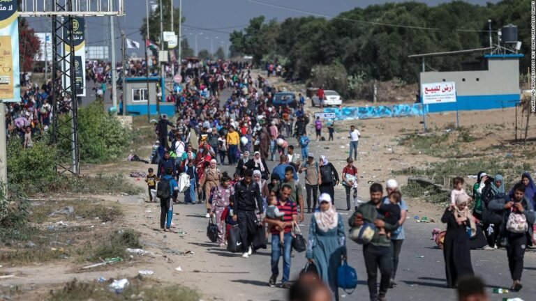 La guerra entre Israel y Hamas continúa mientras continúan las evacuaciones en Gaza