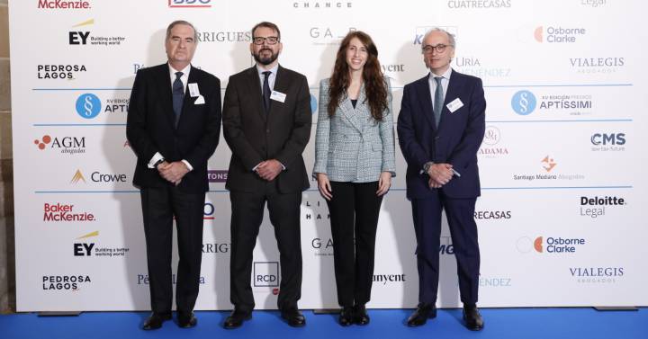 Esade Alumni galardona con sus premios ‘Aptíssimi’ a José María Alonso Puig, presidente del Centro Internacional de Arbitraje de Madrid |  Legal
