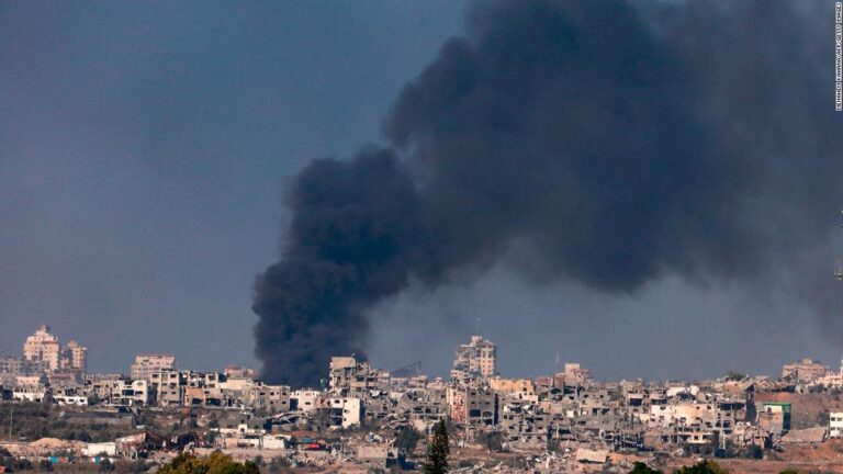 La crisis humanitaria empeora en Gaza a medida que se intensifica la guerra entre Israel y Hamas