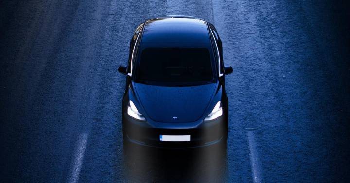 Nuevos problemas para Tesla: 120.000 vehículos retirados por un fallo en sus puertas |  Motor