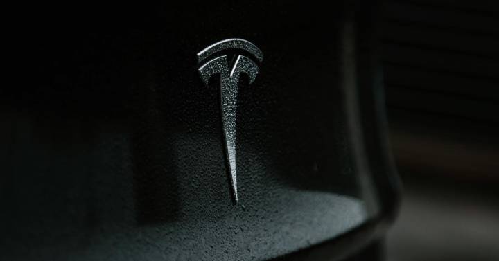 Toda una sorpresa: Tesla trabaja en un cargador inalámbrico para sus coches |  Motor