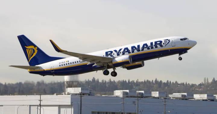Nueva condena a Ryanair por cobrar un suplemento por llevar maleta de cabina |  Legal