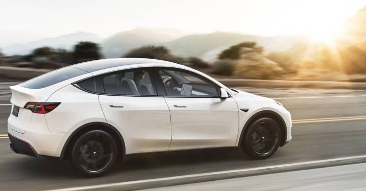 Tesla vuelve a rebajar el precio del Model Y, el coche eléctrico que arrasa en Europa |  Motor