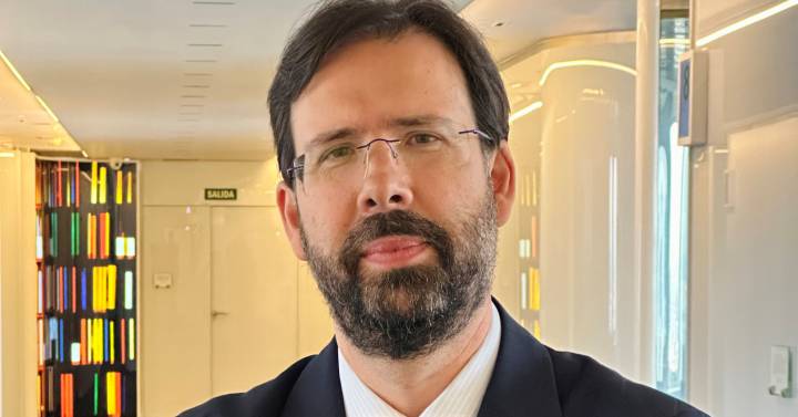 Uría ficha a Miguel Iribarren, catedrático de mercantil de la Universidad de Oviedo |  Legal