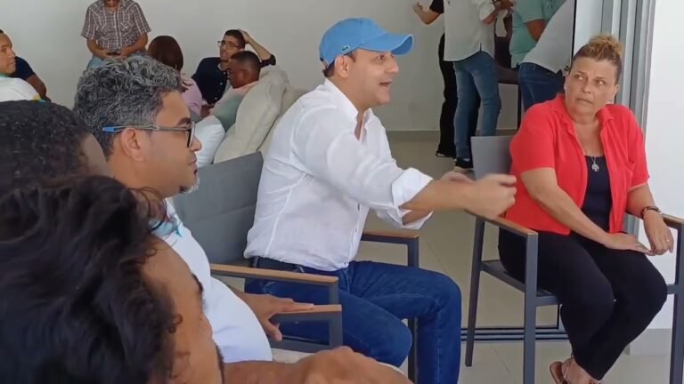 Abel Martinez  con empresarios  en las Terrenas : En este país Ganaremos Todos .