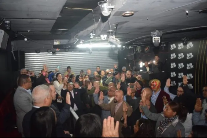 Paliza juramenta en Nueva York decenas de nuevos votantes