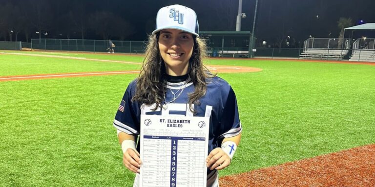 Alexia Jorge primera mujer en ser titular como receptora en un juego universitario