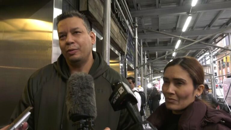 Familia migrante agradecida por el albergue que les dio NYC
