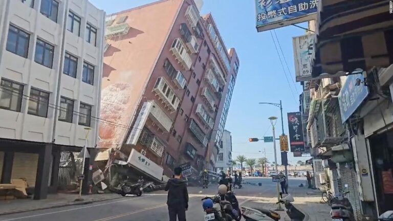 Un terremoto de magnitud 7,4 cerca de la costa de Taiwán genera alertas de tsunami