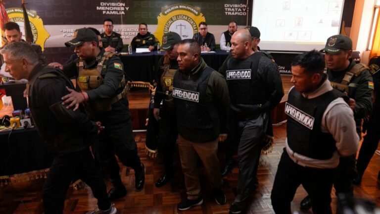 Bolivia: 17 detenidos, la mayoría militares