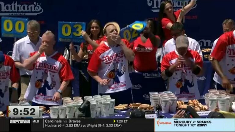 El 'rey del hot dog' de EEUU, vetado de un concurso