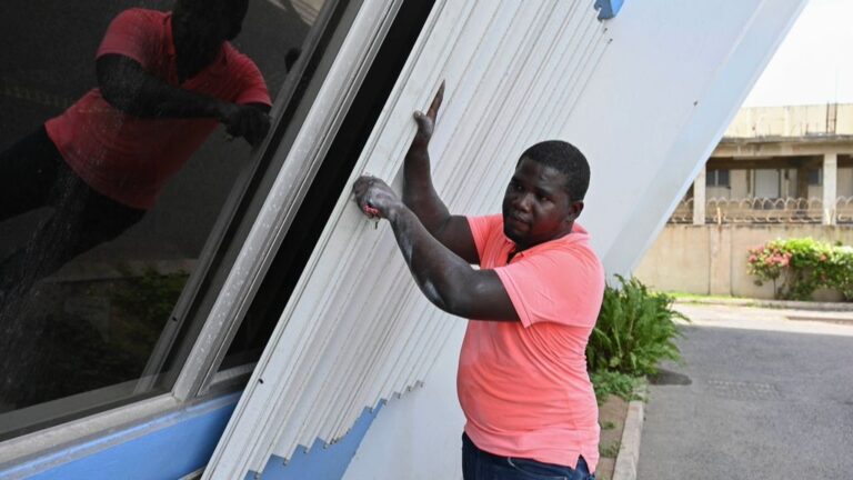 El huracán Beryl enfila Jamaica tras dejar al menos 6 muertos