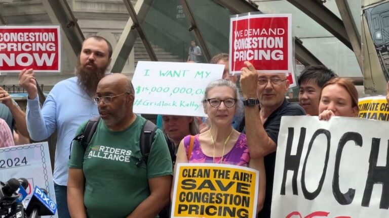 Siguen protestas por suspensión de tarifa por congestión