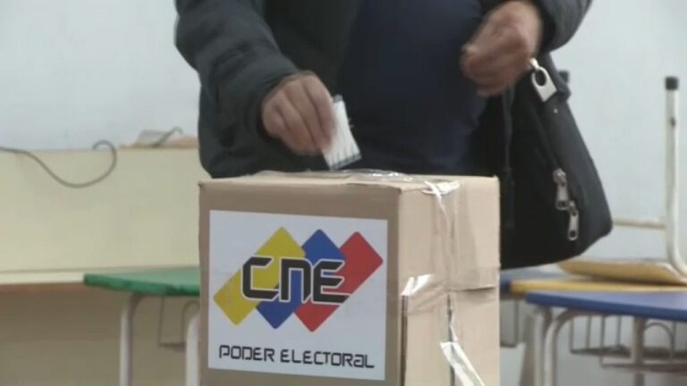 Venezolanos votan hoy en elecciones presidenciales cruciales