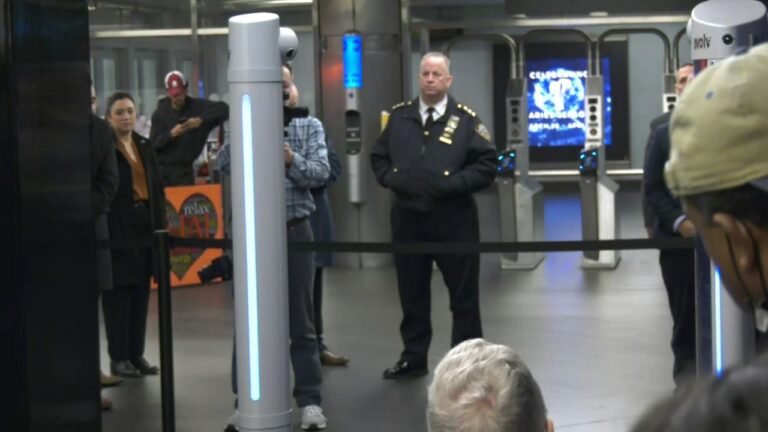 Alcalde reitera que instalarán detectores de armas en el metro