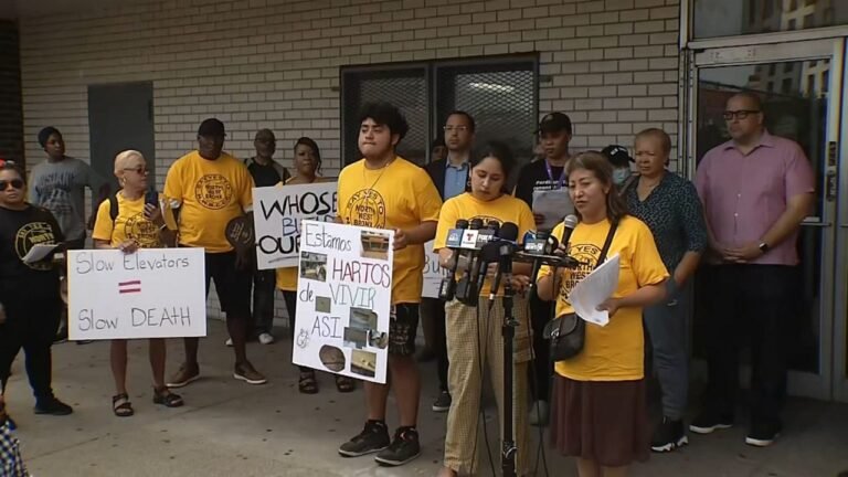 Inquilinos de edificio en El Bronx protestan contra caseros