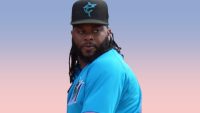 Johnny Cueto pacta con Anaheim