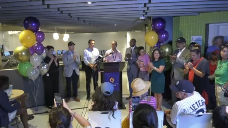 Reabren la biblioteca Broadway en Queens