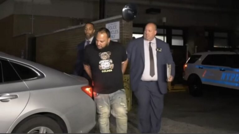 Tercera persona arrestada en conexión con robos