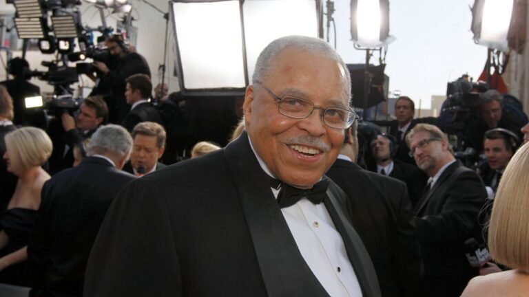 Muere el actor James Earl Jones, quien prestó la voz de Darth Vader