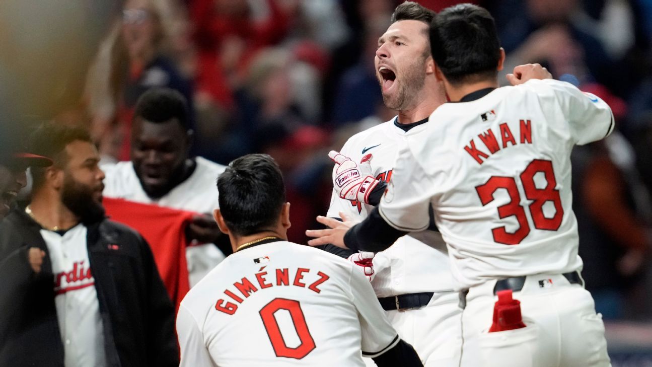 Los Guardianes superan a los Yankees con HR decisivo en el décimo juego 3 de la ALCS