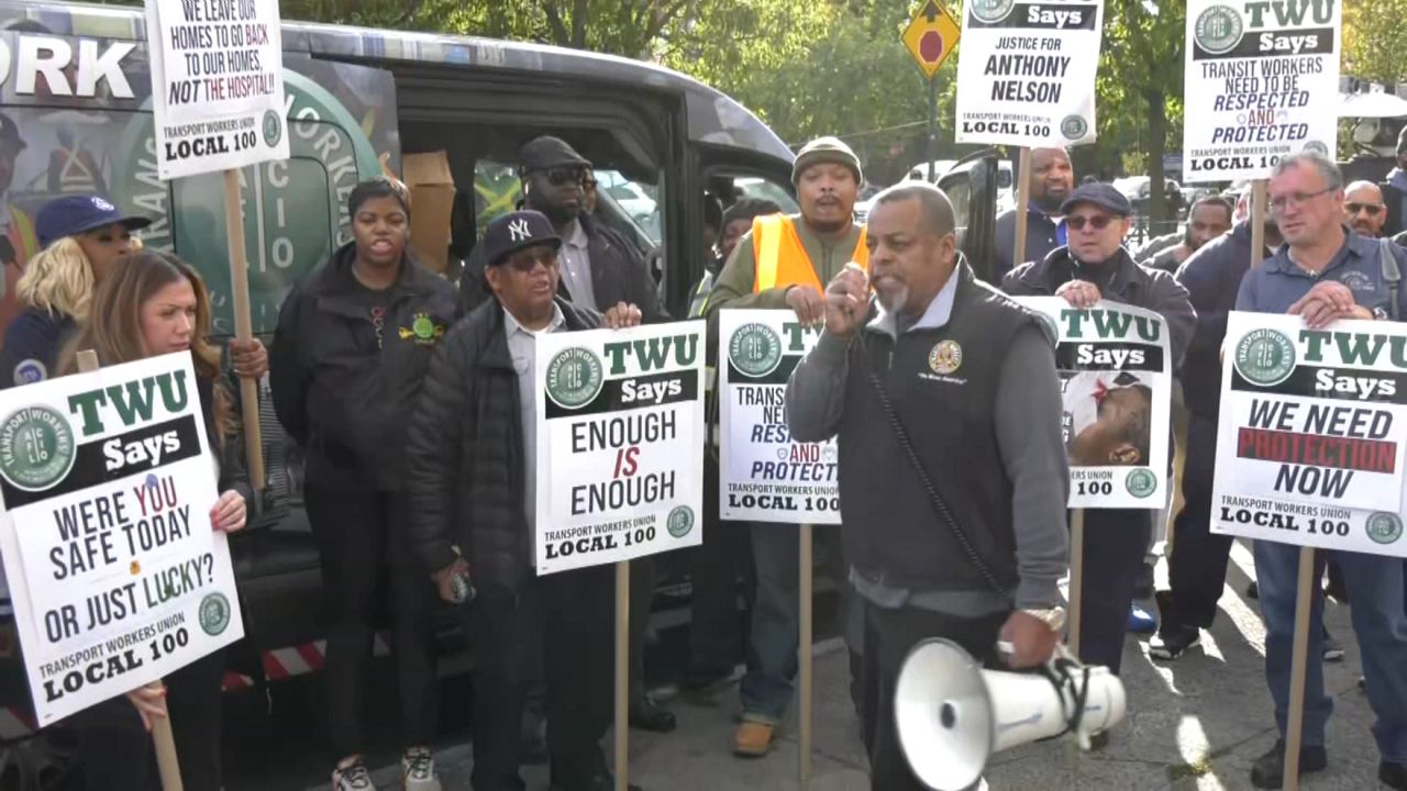 Trabajadores del MTA protestan en demanda de mayor seguridad