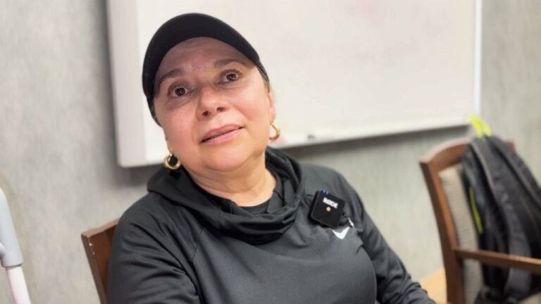Grupo de apoyo en persona para pacientes de cáncer hispanos