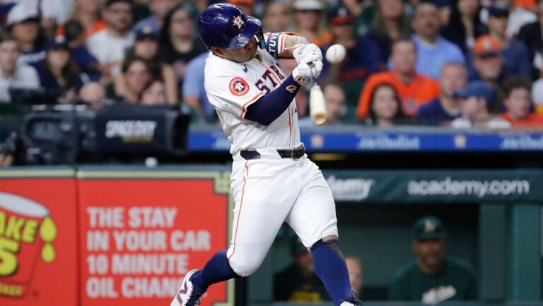 José Altuve encabeza a latinos ganadores del Bate de Plata