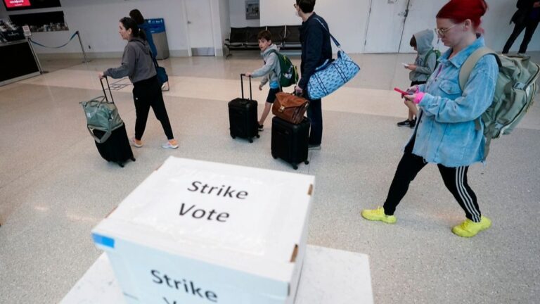 Trabajadores del aeropuerto de Charlotte en huelga