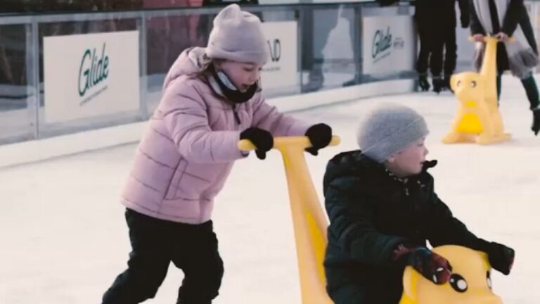 Abren pista de hielo a costo asequible en Brooklyn