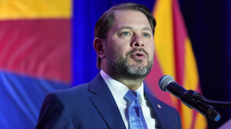 Rubén Gallego gana la contienda al Senado por Arizona