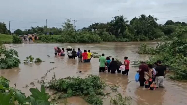 Tormenta Sara se aleja de Honduras dejando estragos