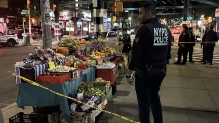 Un vendedor de frutas resulta apuñalado en Queens