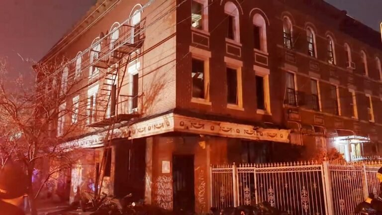 Incendio en edificio en Brooklyn deja un muerto y un herido
