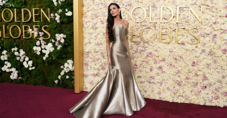 Los looks inolvidables de los Globos de Oro 2025: Ariana Grande, Emma Stone y Demi Moore