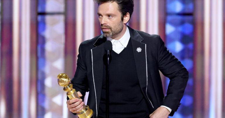 Sebastian Stan gana su primer Globo de Oro por 'Un hombre diferente'